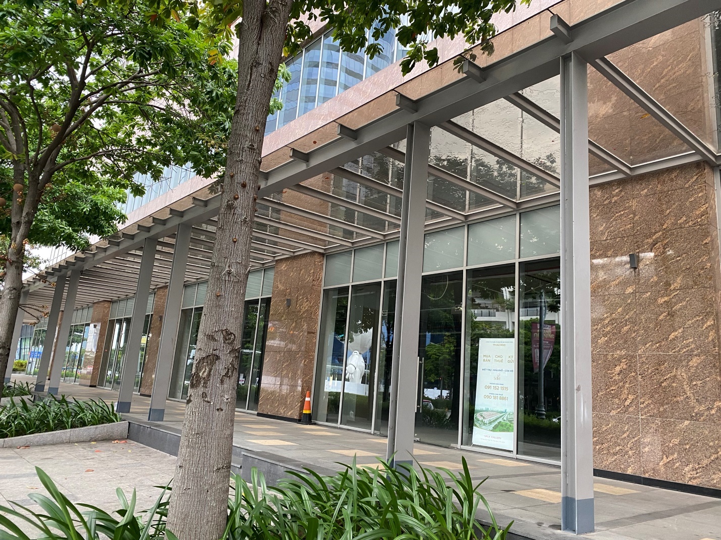 Hàng loạt shophouse ở nhiều khu đô thị vắng bóng khách thuê - Ảnh 4. Hàng loạt shophouse ở nhiều khu đô thị vắng bóng khách thuê - Ảnh 4.