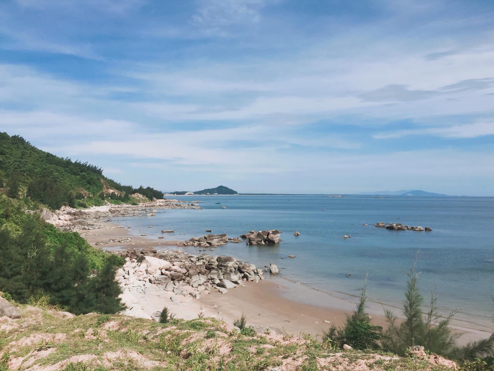 Khám phá vẻ đẹp của biển Thiên Cầm, địa điểm du lịch được mệnh danh là  'khúc đàn trời' của vùng đất Hà Tĩnh