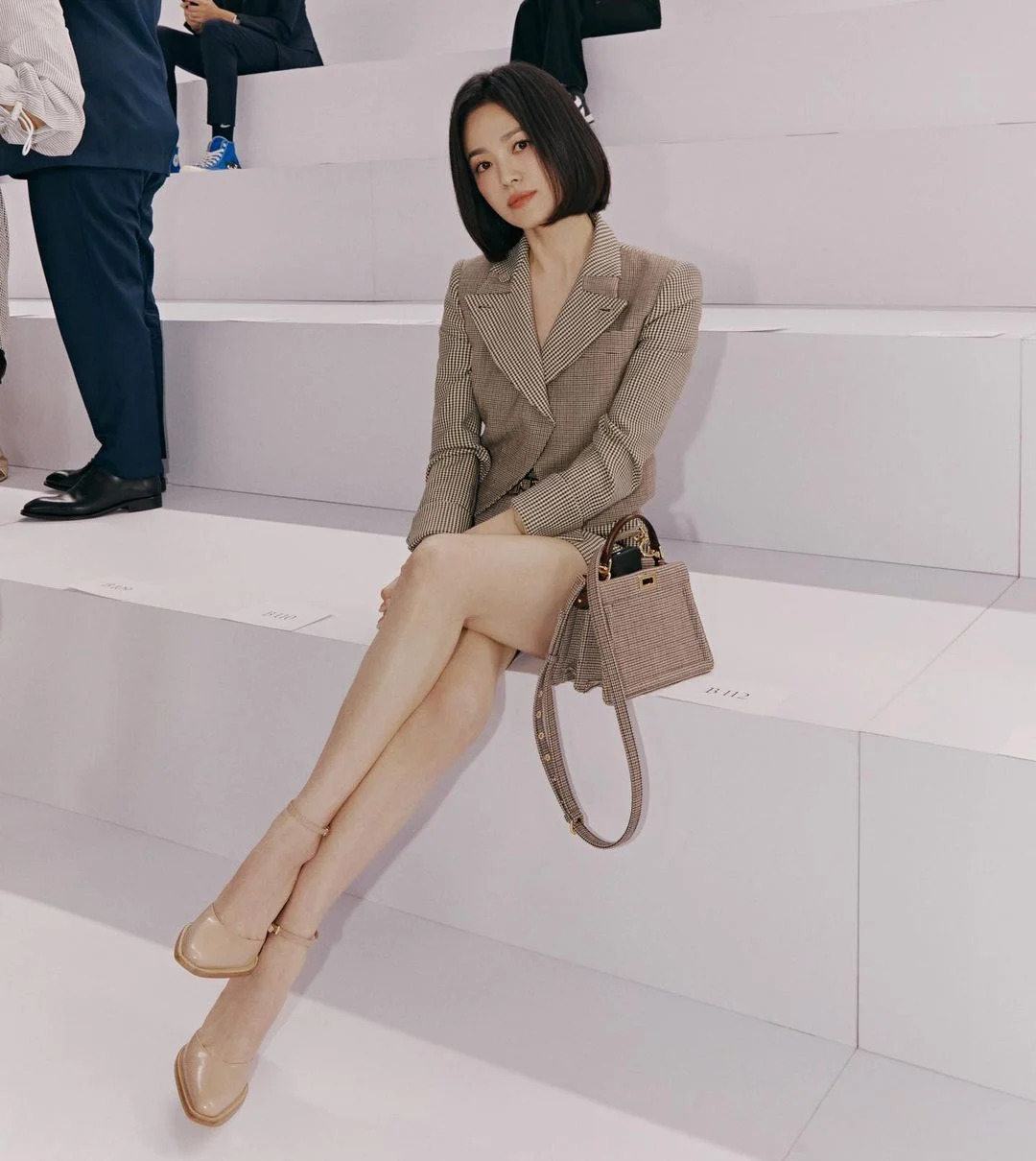 7749 outfit đẳng cấp chứng minh Song Hye Kyo là đại sứ hoàn hảo của Fendi - Ảnh 4.