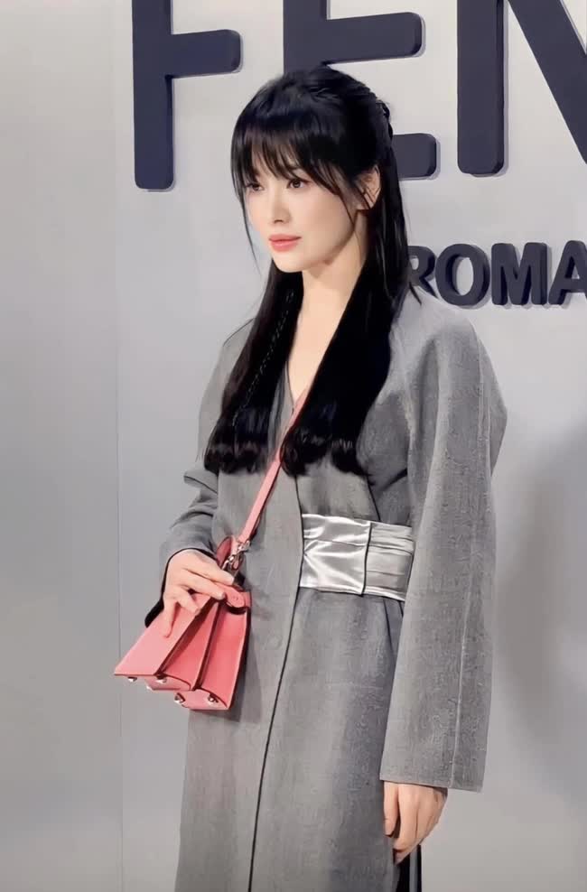 7749 outfit đẳng cấp chứng minh Song Hye Kyo là đại sứ hoàn hảo của Fendi - Ảnh 7.
