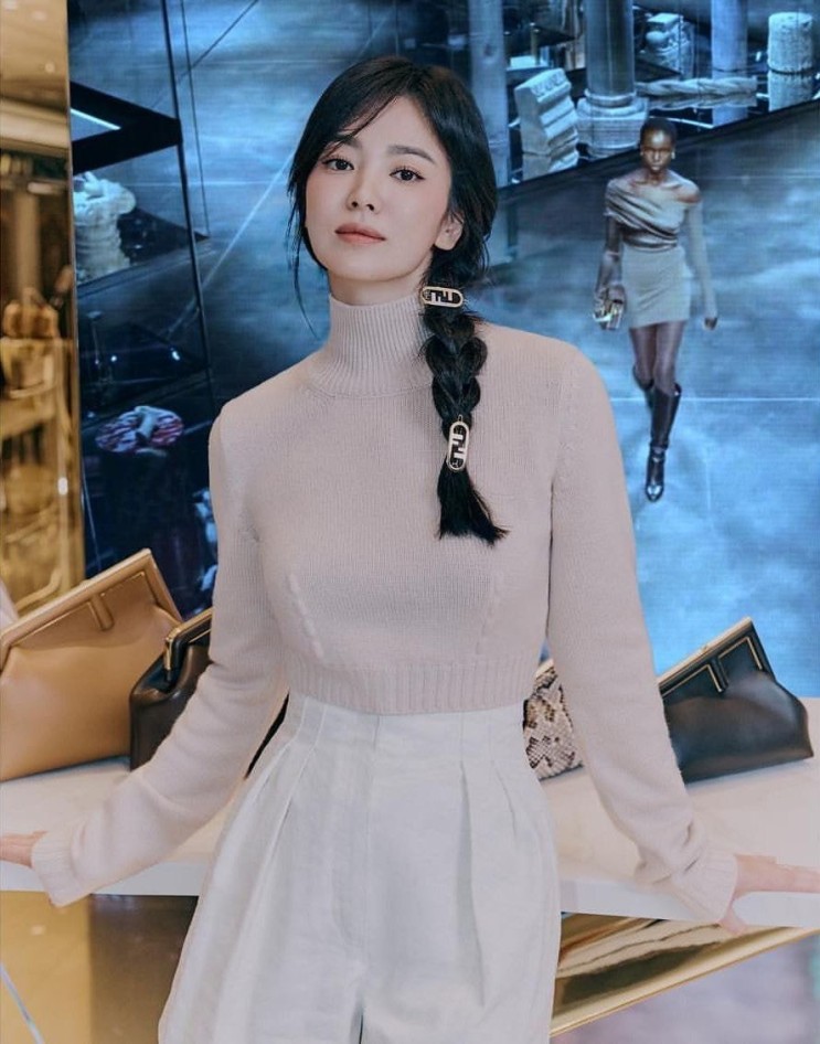 7749 outfit đẳng cấp chứng minh Song Hye Kyo là đại sứ hoàn hảo của Fendi - Ảnh 8.