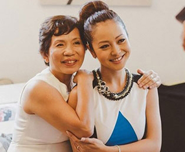 Mẹ chồng của Hoa hậu Jennifer Phạm: Doanh nhân quyền lực vẫn làm một việc bình dị vì con dâu - Ảnh 4.