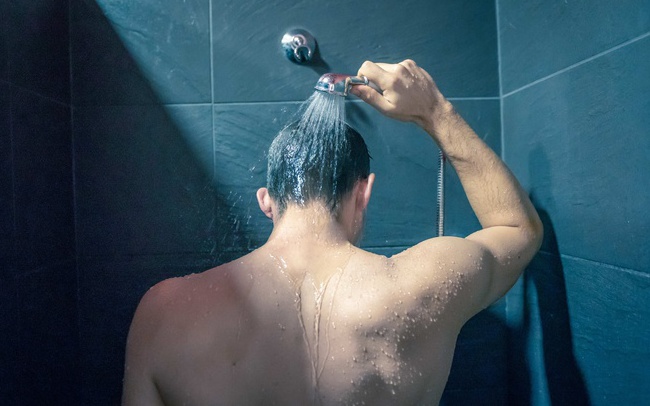 Người đàn ông đang khỏe mạnh bỗng đột tử vì mắc sai lầm này khi tắm, đây là 7 thời điểm nên kiêng tắm vì sẽ tàn phá sức khỏe khủng khiếp