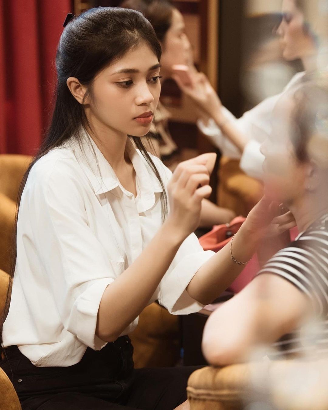 Mặt mộc của &Aacute; hậu Thế giới Việt Nam 2023 được khen đẹp hơn trang điểm - Ảnh 8.