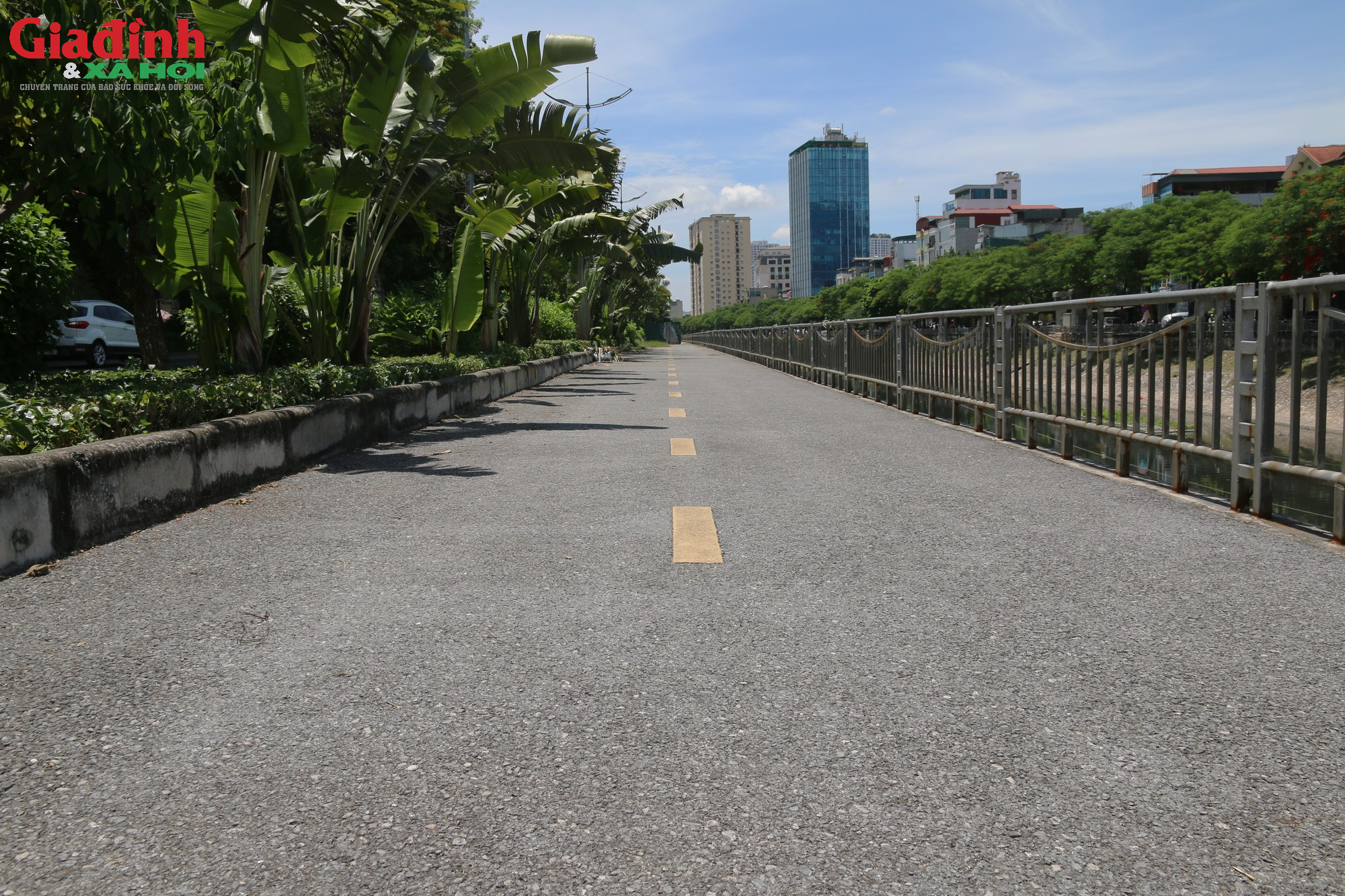 Hà Nội: Con đường đi bộ 64 tỉ ven sông Tô Lịch nhếch nhác, xuống cấp vương vãi bơm kim tiêm - Ảnh 12.