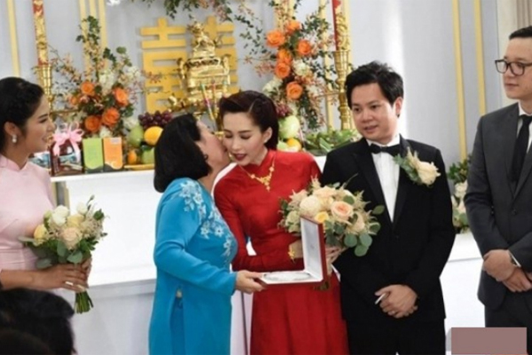 Mẹ chồng kín tiếng của Hoa hậu Đặng Thu Thảo: Doanh nhân quyền lực nhưng đời thường bình dị ngỡ ngàng - Ảnh 9.
