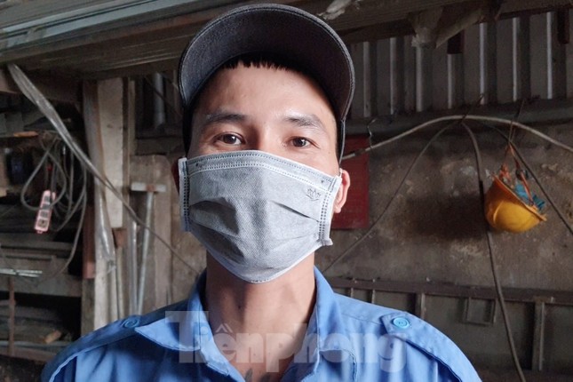 Ph&uacute;t nghẹt thở cứu nh&oacute;m c&ocirc;ng nh&acirc;n bị ngạt kh&iacute; trong cống tho&aacute;t nước ở TPHCM - Ảnh 2.
