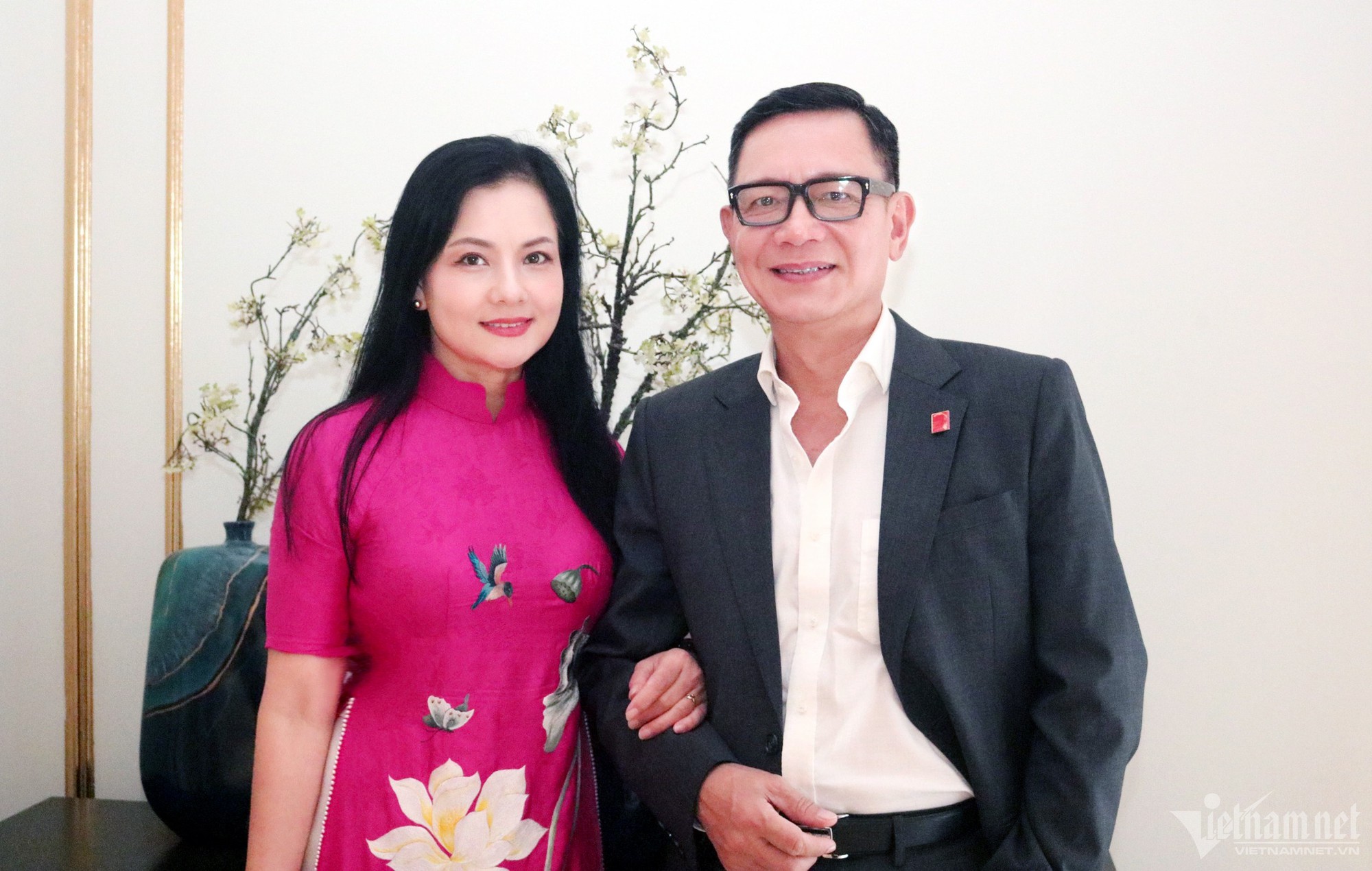 NSND Thu Quế trẻ đẹp tuổi 54, hạnh phúc bên NSƯT Phạm Cường - Ảnh 3.