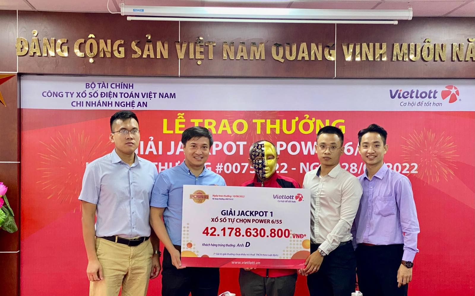 Vietlott lại tiếp tục phải chi tiền tỷ khi xuất hiện thêm các chủ nhân giật giải Jackpot