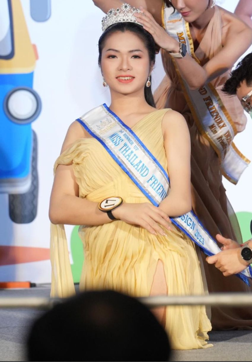 Người đẹp cụt 2 chân, 1 tay gây xúc động ở Hoa hậu Chuyển giới Thái Lan - Ảnh 8.