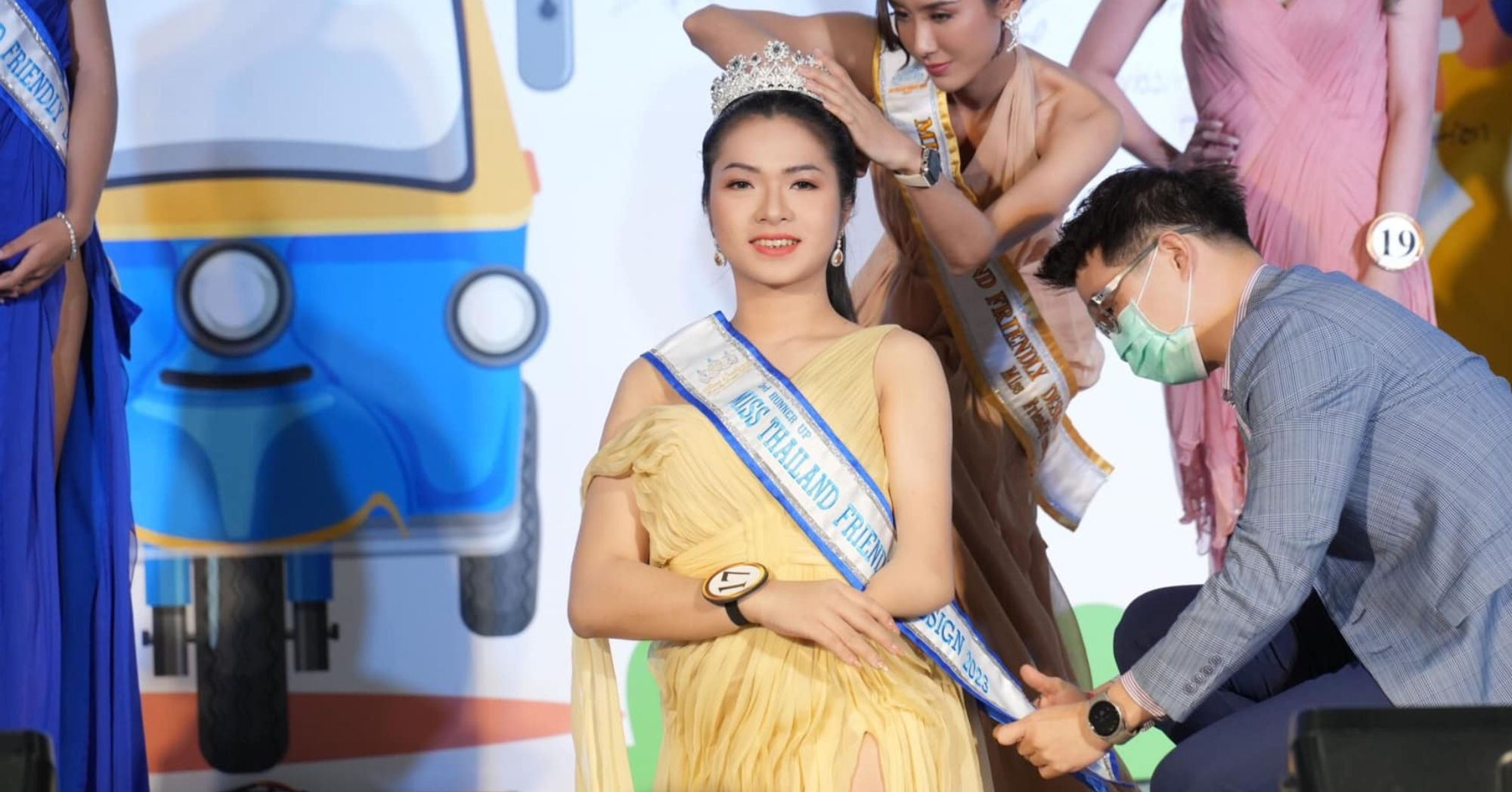 Người đẹp cụt 2 chân, 1 tay gây xúc động ở Hoa hậu Chuyển giới Thái Lan
