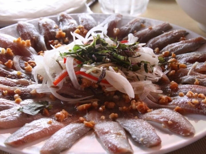 Độc đáo đặc sản gỏi cá nghéo của Quảng Bình không phải nhà nào cũng có - Ảnh 4.