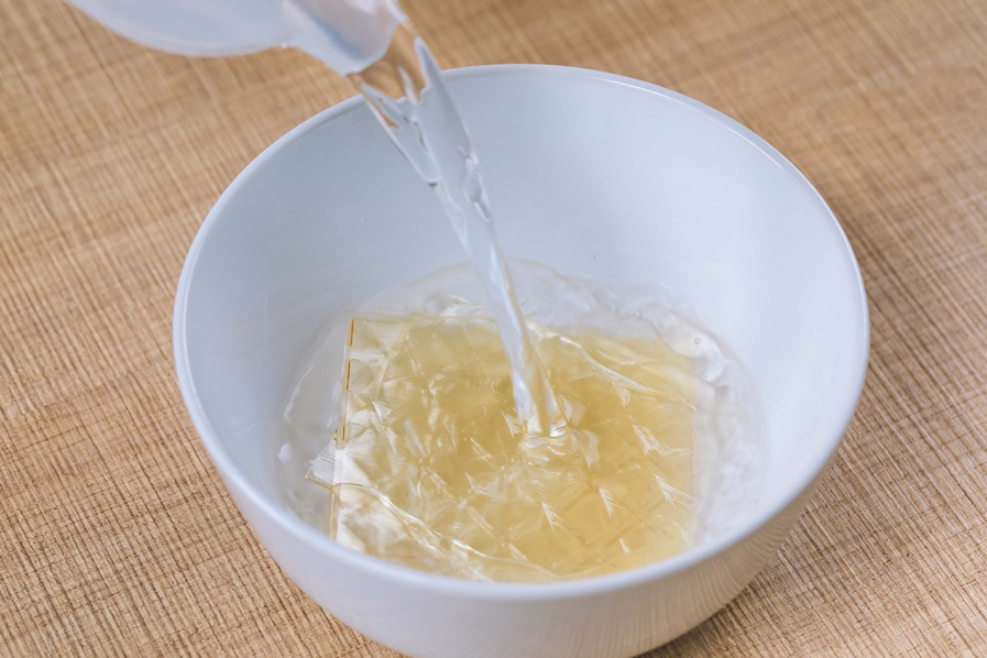 Cách cực dễ làm bánh sữa đậu nành mát lạnh mềm mượt thơm ngon - Ảnh 1.