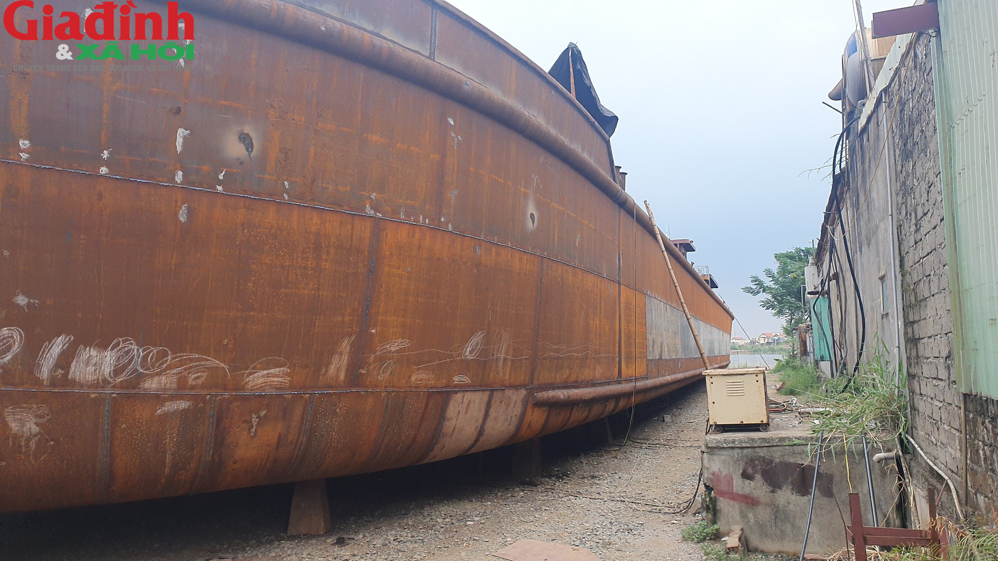 Những điều thú vị bên trong xưởng đóng tàu lớn nhất bên bờ sông Ninh Cơ ở Nam Định - Ảnh 9.