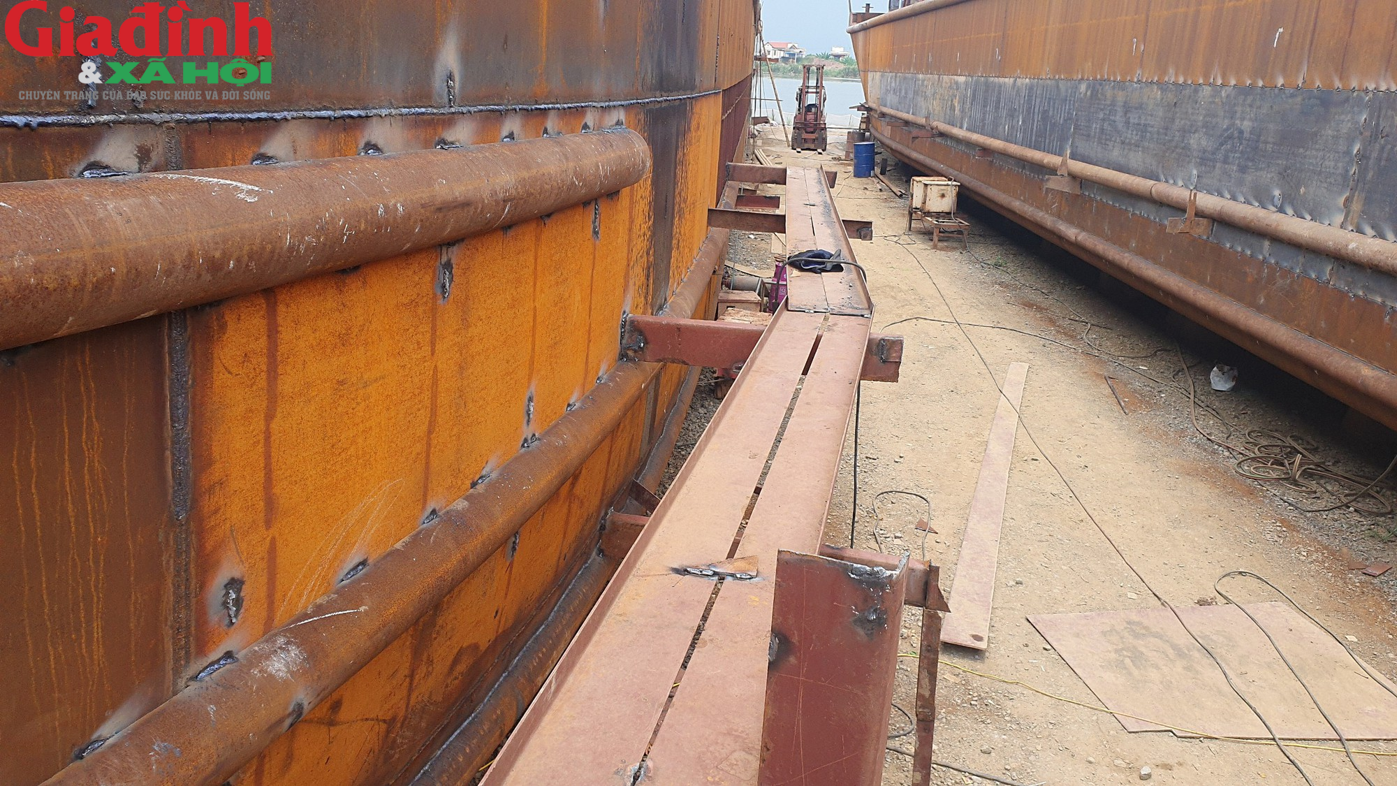Những điều thú vị bên trong xưởng đóng tàu lớn nhất bên bờ sông Ninh Cơ ở Nam Định - Ảnh 11.