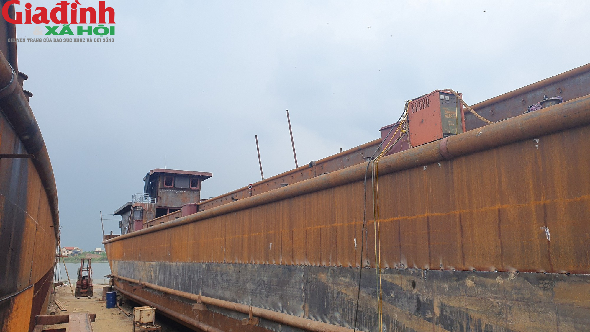 Những điều thú vị bên trong xưởng đóng tàu lớn nhất bên bờ sông Ninh Cơ ở Nam Định - Ảnh 12.