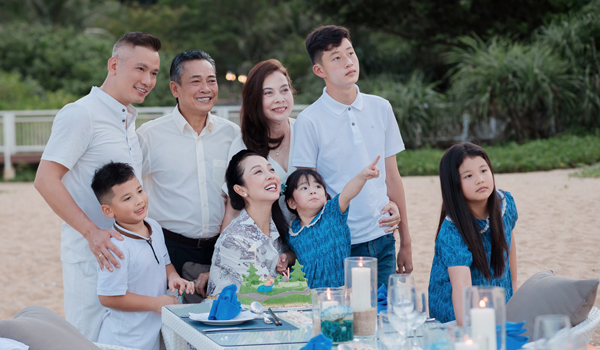 Nhờ sự tình yêu thương của mẹ ruột nên Hoa hậu Jennifer Phạm có được gia đình hạnh phúc như hiện tại.