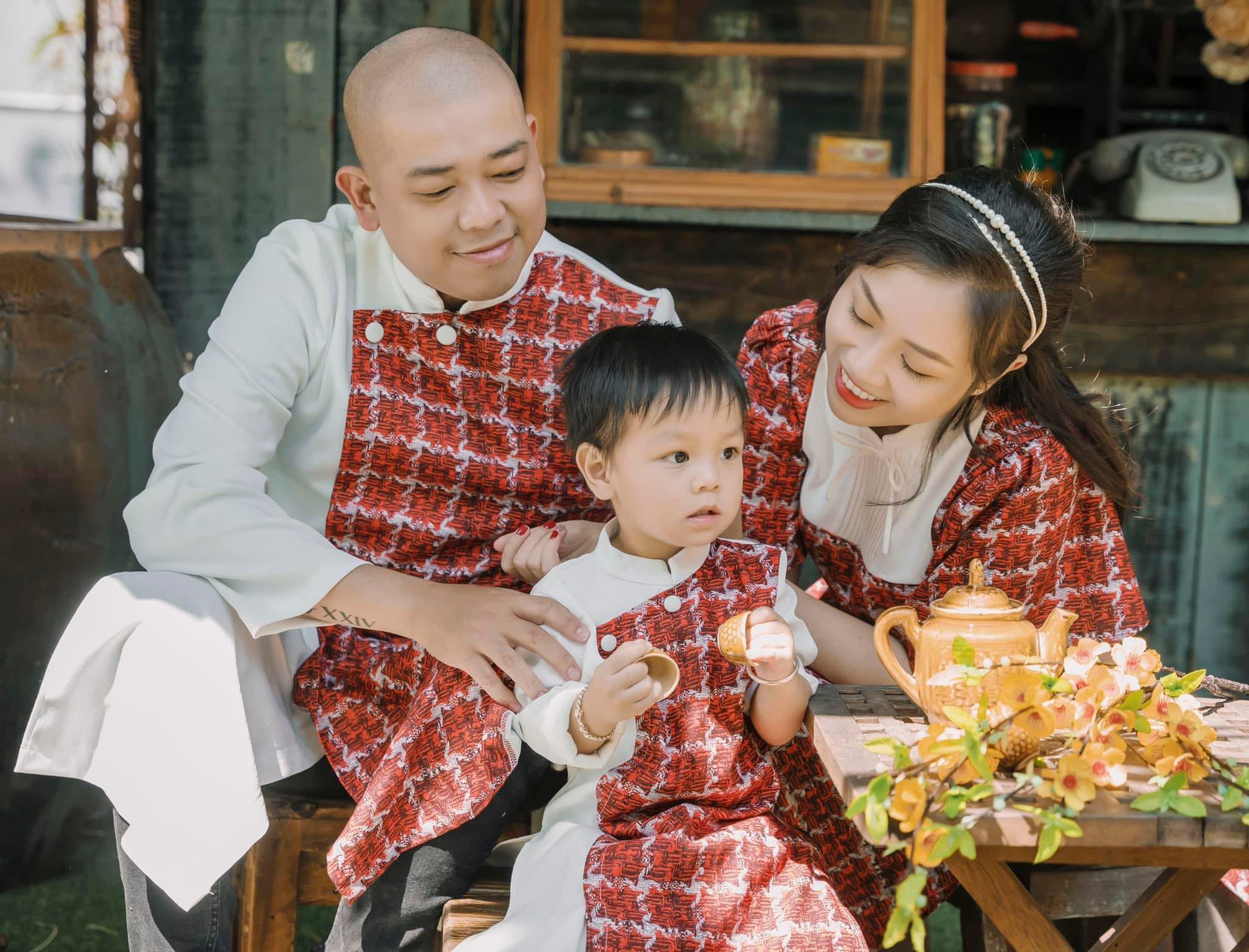 Hiện tại viên mãn của diễn viên từng phải bán giấy dò vé số, có mẹ làm công nhân quét đường - Ảnh 3. Hiện tại viên mãn của diễn viên từng phải bán giấy dò vé số, có mẹ làm công nhân quét đường - Ảnh 3.