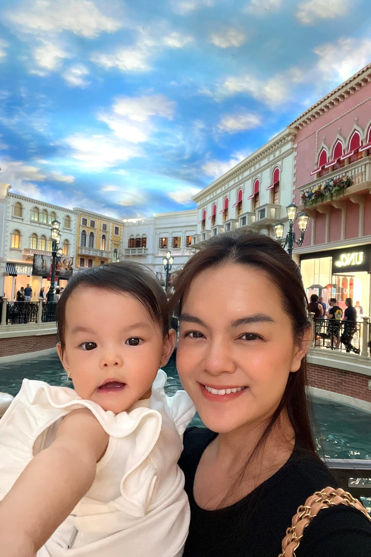 Phạm Quỳnh Anh và con gái 11 tháng tuổi tận hưởng mùa hè ở Mỹ - Ảnh 6.