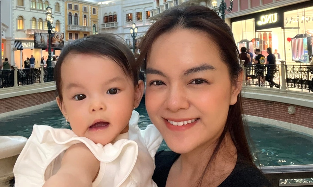 Phạm Quỳnh Anh và con gái 11 tháng tuổi tận hưởng mùa hè ở Mỹ