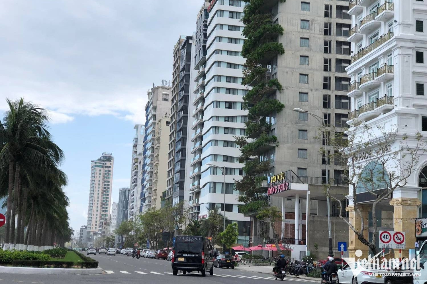 Khách sạn ồ ạt rao bán dù khách du lịch tăng cao - Ảnh 4.