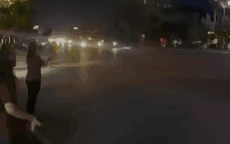 Video: Khiếp vía cảnh hàng chục quái xế 'đá lửa', đua xe gây náo loạn đường phố