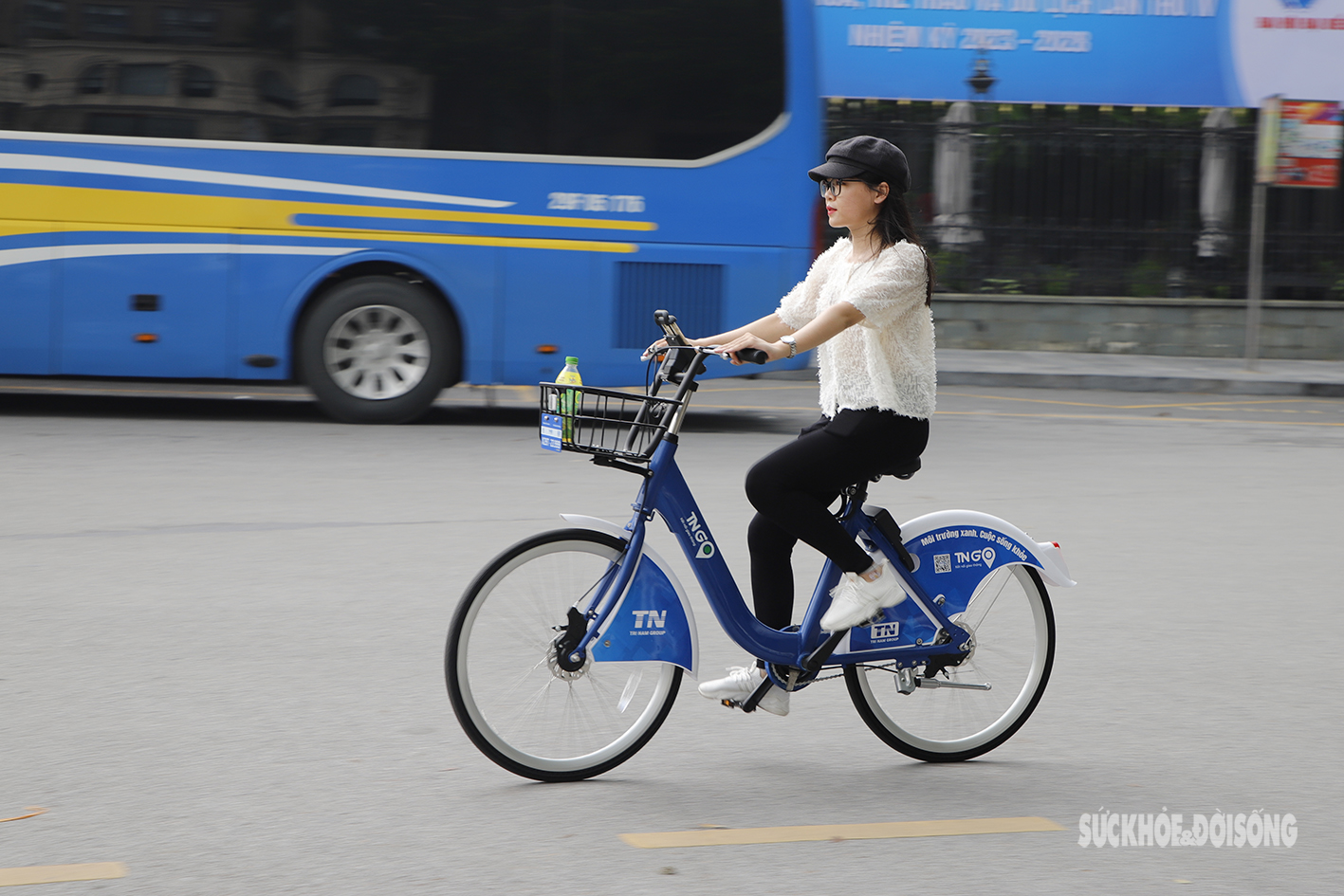 Xe đạp công cộng chính thức xuất hiện, người dân Thủ đô phấn khởi trải nghiệm - Ảnh 10.