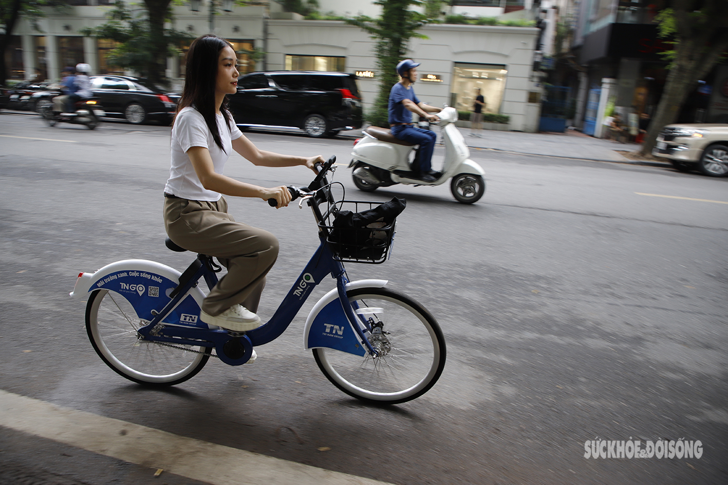 Xe đạp công cộng chính thức xuất hiện, người dân Thủ đô phấn khởi trải nghiệm - Ảnh 12.