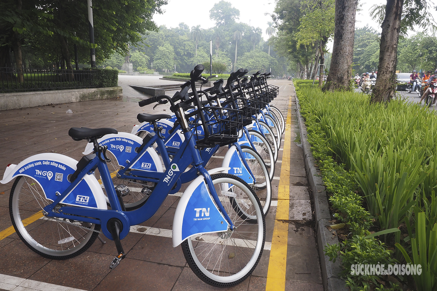 Xe đạp công cộng chính thức xuất hiện, người dân Thủ đô phấn khởi trải nghiệm - Ảnh 5.