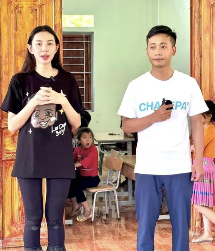 Thùy Tiên bị té xuống vực trong chuyến đi Hà Giang khiến dân tình thót tim - Ảnh 3. Thùy Tiên bị té xuống vực trong chuyến đi Hà Giang khiến dân tình thót tim - Ảnh 3.