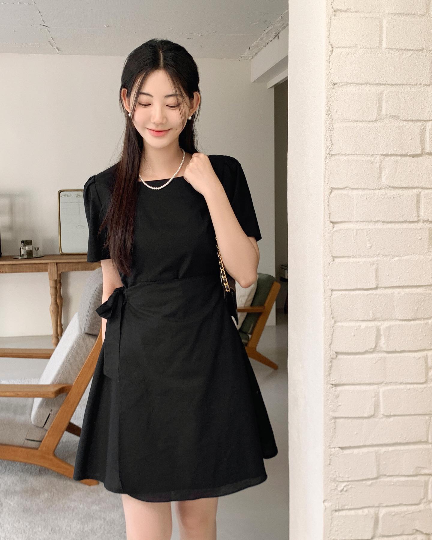 Váy đầm công sở màu đen chữ A phối tay dài màu trắng Linhnastore | Shopee  Việt Nam