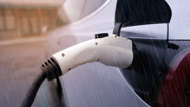 Những điều cần chú ý khi vận hành ô tô điện vào ngày mưa - Ảnh 3.