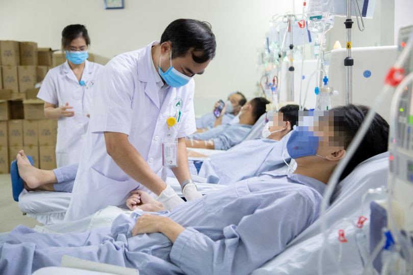 Đi khám vì 2 dấu hiệu sau, nam thanh niên Hà Nội phải lọc máu cấp cứu - Ảnh 1.