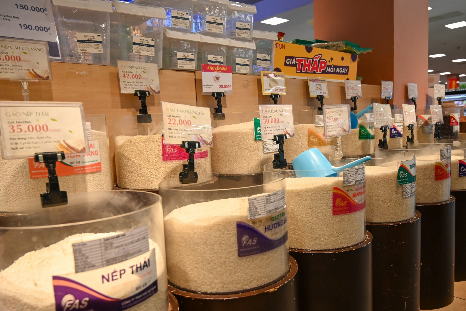 Vượt Th&aacute;i Lan, gi&aacute; gạo Việt cao nhất thế giới - Ảnh 2.