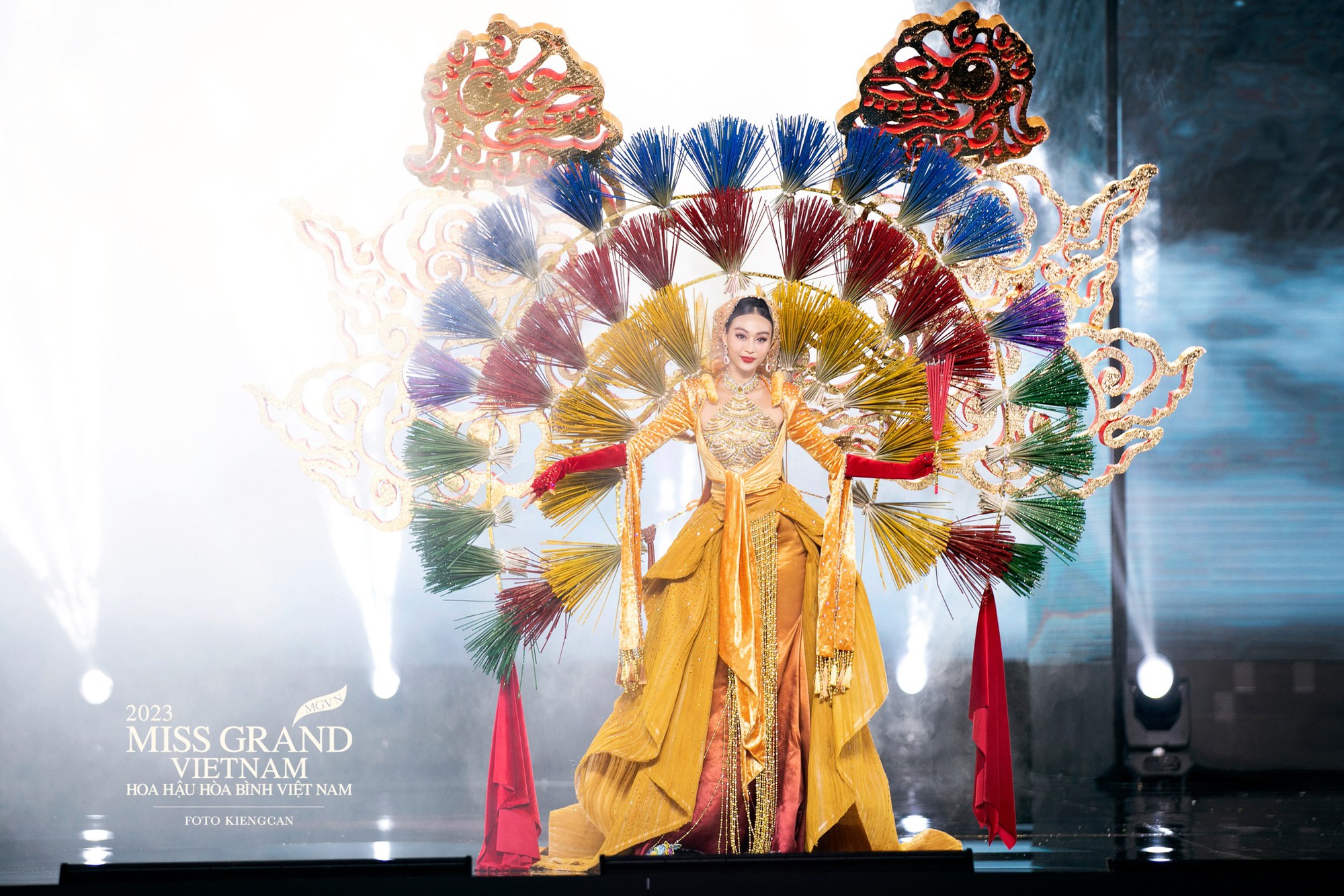 Trang phục dân tộc bị chê 'giống bàn thờ' tại Miss Grand Vietnam 2023 - Ảnh 6.