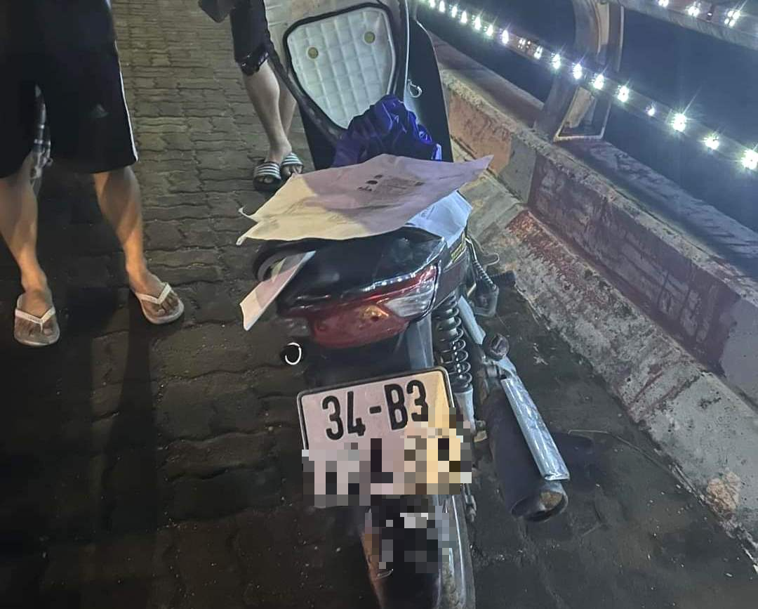 CẦU VƯỢT BIỂN DÀI HÀNG CHỤC KILÔMÉT BẮC QUA MẶT NƯỚC XANH NGẮT DƯỚI ÁNH NẮNG