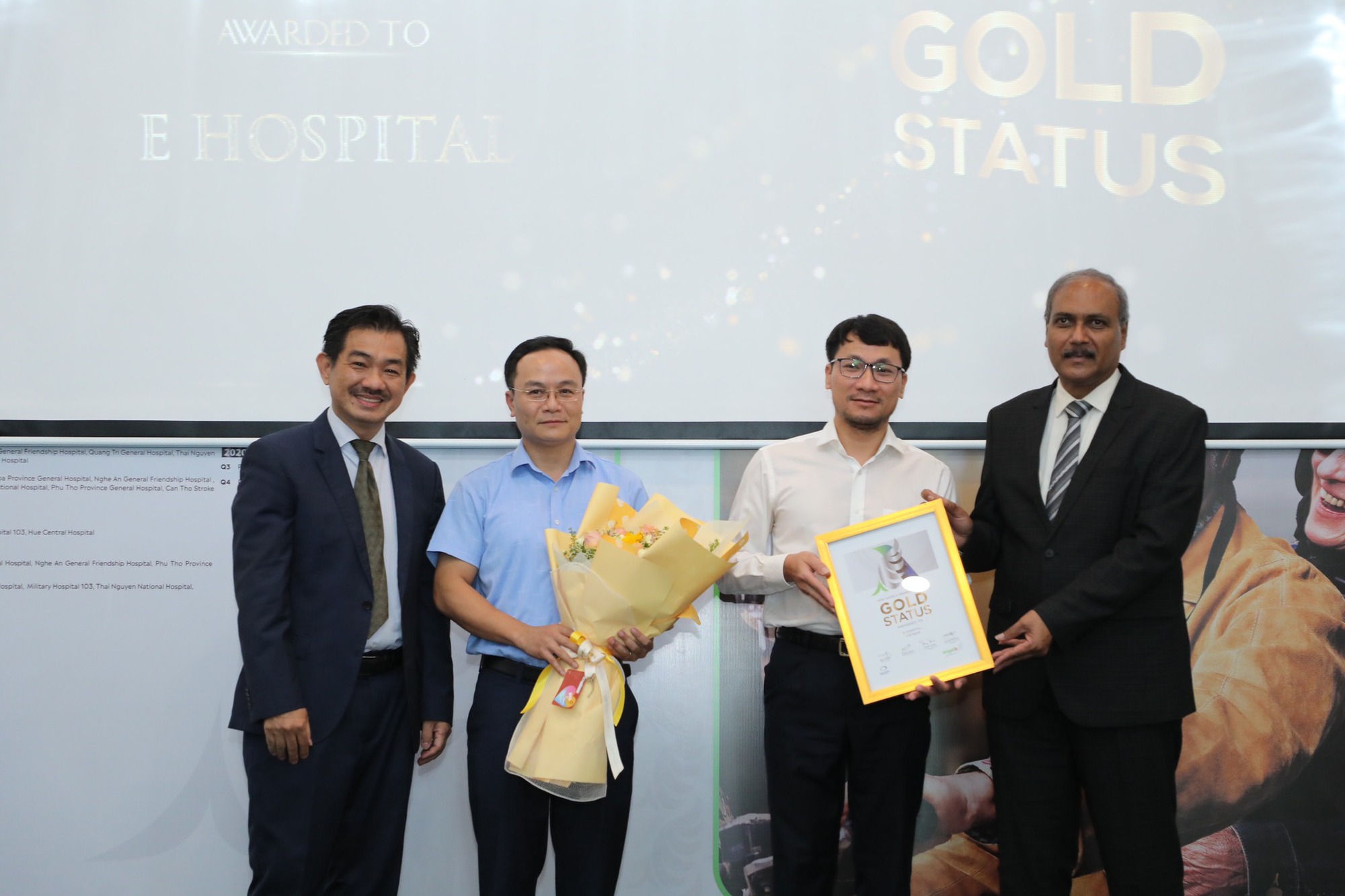 Bệnh viện E được trao giải thưởng vàng về điều trị đột quỵ - Ảnh 1.