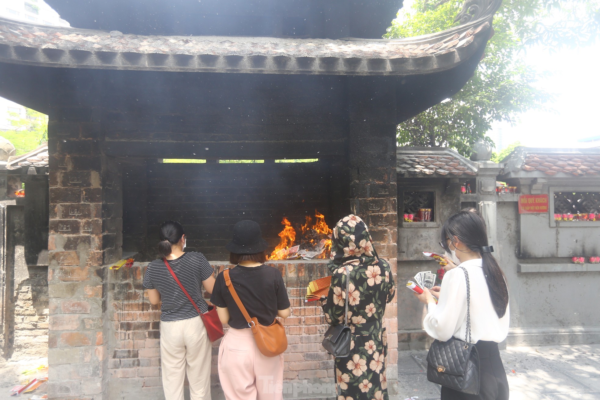 Nam thanh nữ tú rủ nhau đi chùa Hà cầu duyên ngày Thất Tịch - Ảnh 15.