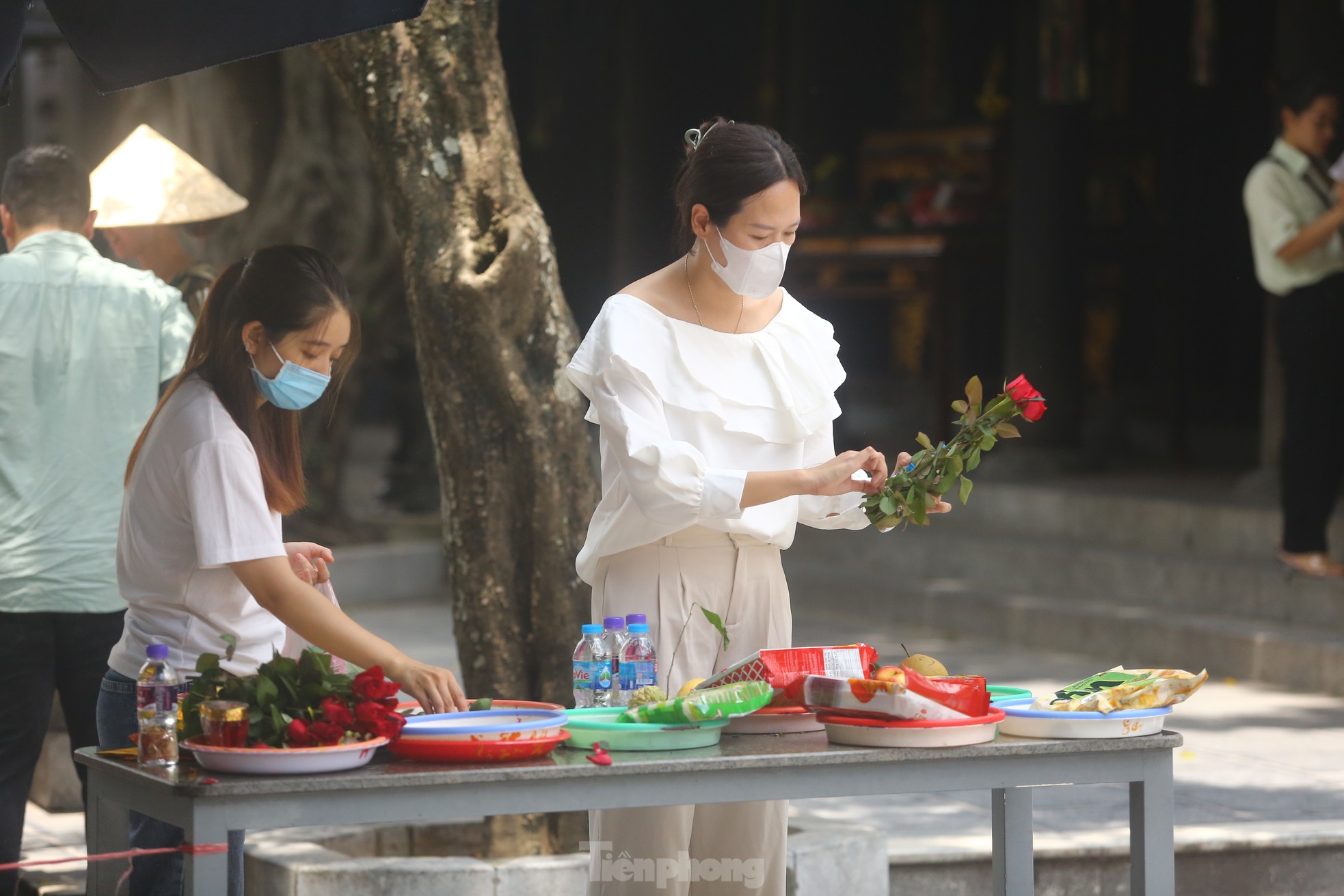 Nam thanh nữ tú rủ nhau đi chùa Hà cầu duyên ngày Thất Tịch - Ảnh 5.