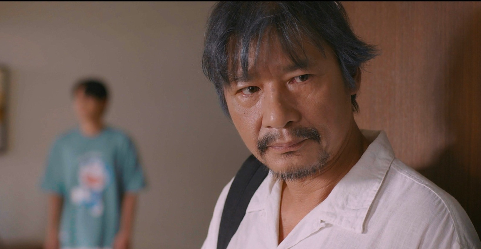Tuổi 58, Võ Hoài Nam vẫn 'tăng động' ở hậu trường phim 'Món quà của cha' - Ảnh 2.