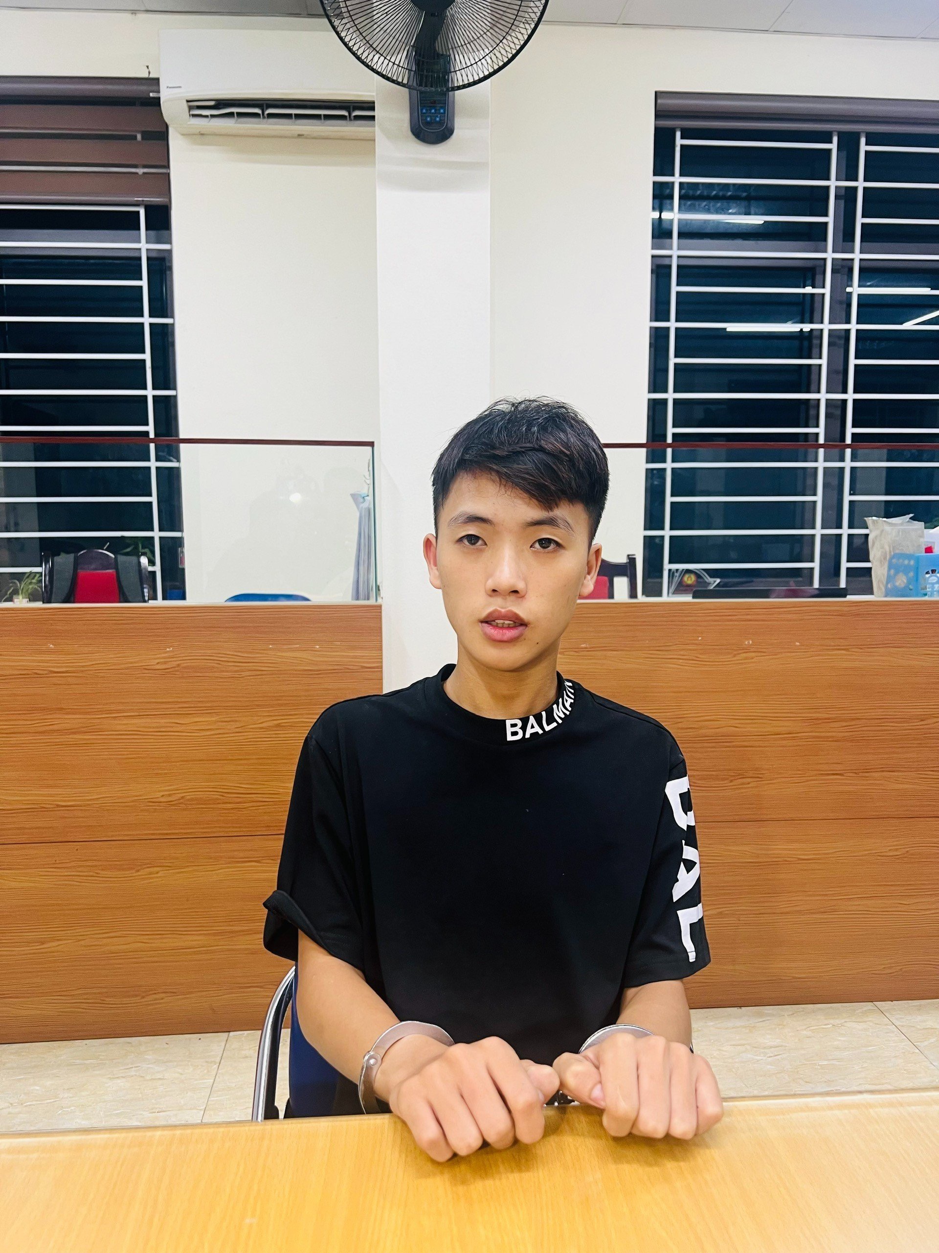 Lào Cai: Bắt thanh niên chuyên lừa bán điện thoại trên mạng  - Ảnh 1.