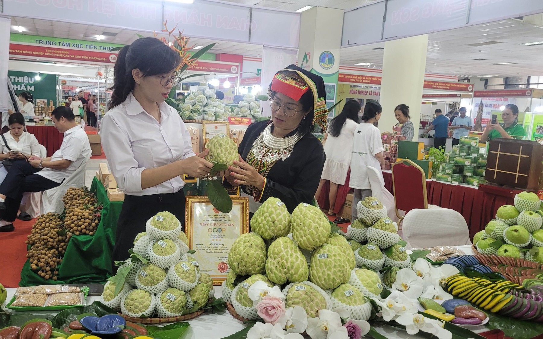 Độc đáo phiên chợ nông sản, đặc sản vùng miền tại thủ đô Hà Nội
