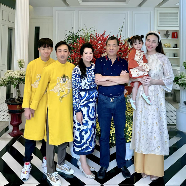 Thân thế quyền lực của mẹ chồng Đàm Thu Trang: Nữ doanh nhân bất động sản nổi tiếng phố núi, thương con dâu - Ảnh 9.