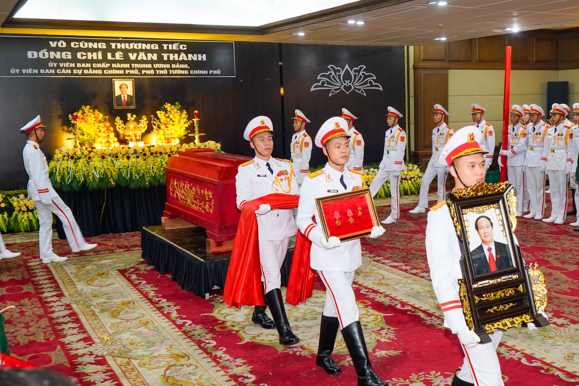 Image hình ảnh hình ảnh hình ảnh hình ảnh hình ảnh Văn Thanh - Xúc động hình ảnh tiễn biệt Phó Thủ tướng Lê Văn Thành về đất mẹ