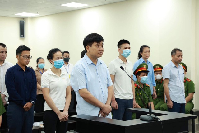 Tin 27/8: Tin mới nhất sức khỏe bệnh nhân nghi ngộ độc do thuốc diệt cỏ ở Điện Biên; ông Nguyễn Đức Chung nói 'lời sau cùng' ở phiên tòa vụ án cây xanh - Ảnh 5.