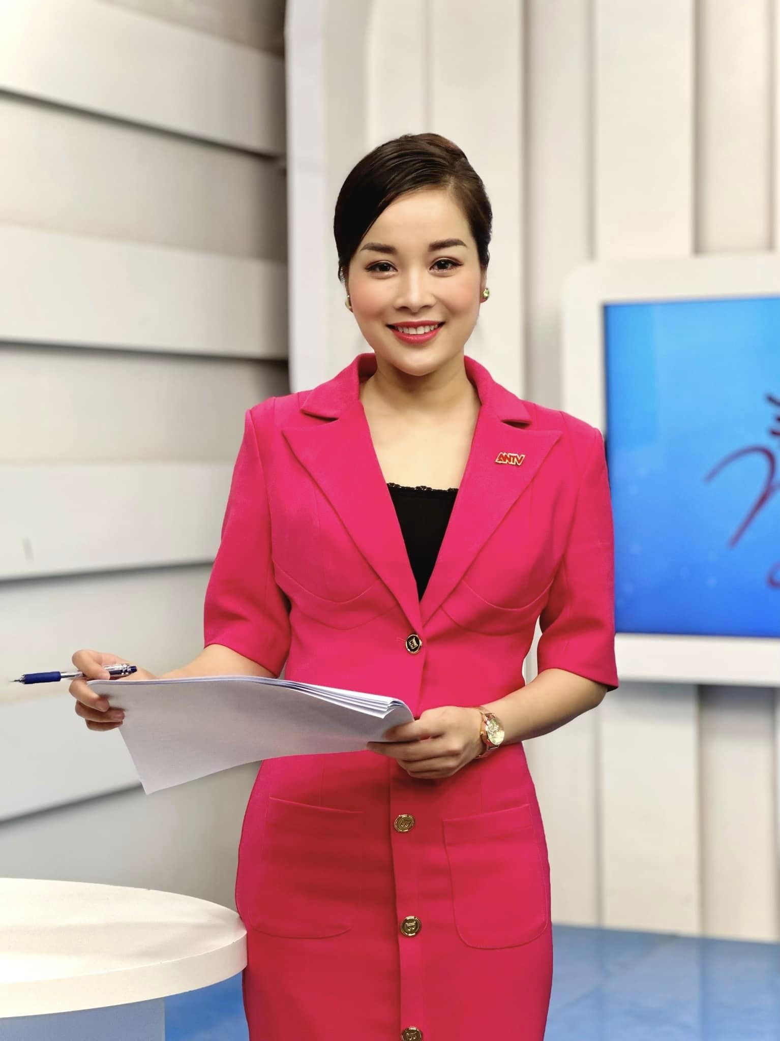 Nhan sắc của nữ diễn viên Nhật ký Vàng Anh là thượng uý công an, BTV truyền hình - Ảnh 1.