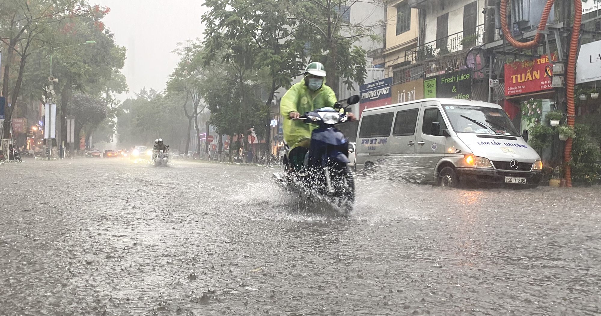 Tin sáng 18/6: Bắc Bộ nắng nóng, chiều tối và đêm có mưa; chưa xử phạt hộ kinh doanh trong thời gian đầu triển khai hóa đơn điện tử- Ảnh 1.