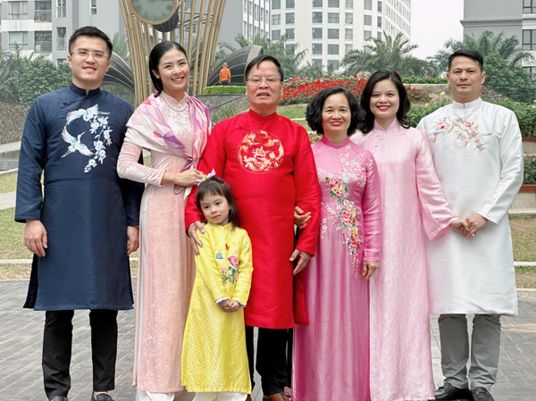 Mẹ chồng Hoa hậu Ngọc Hân khiến con dâu ngưỡng mộ vì tài quán xuyến việc nhà - Ảnh 5.