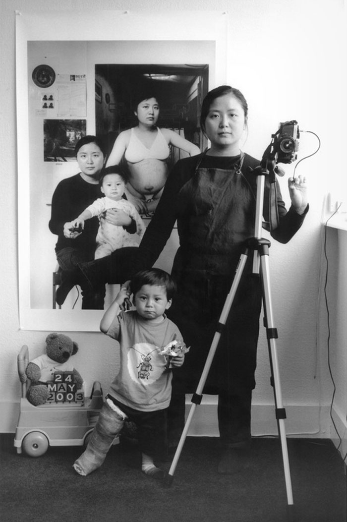 Bà mẹ dành 20 năm chụp &quot;ảnh trong ảnh&quot; kể hành trình trưởng thành của con trai, bức cuối cùng gây xúc động mãnh liệt - Ảnh 3.