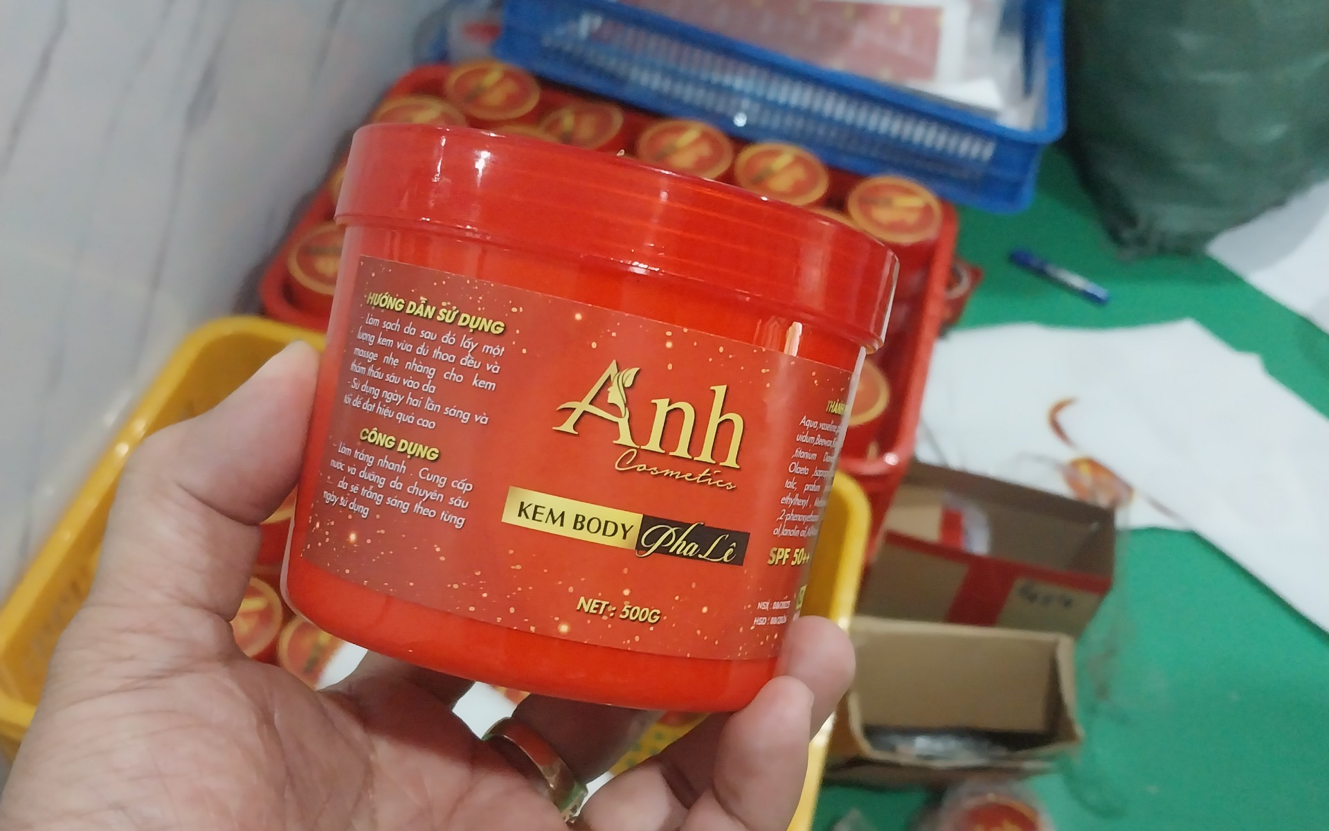 Hàng trăm hũ kem body "made in Việt Nam" không đủ điều kiện lưu thông "suýt" đến tay người tiêu dùng